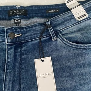 Judy blue straight fit jeans.